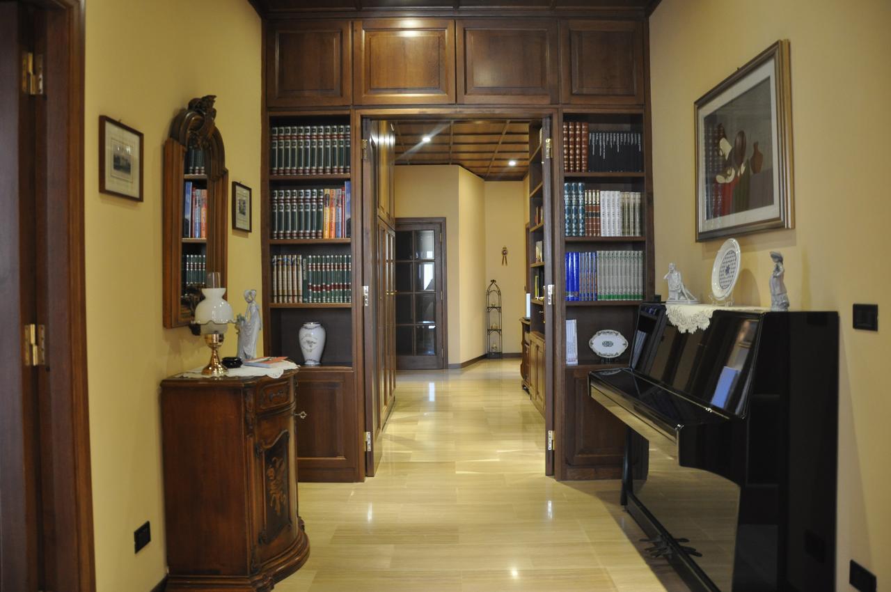 Villa Del Poeta 苏尔莫纳 外观 照片