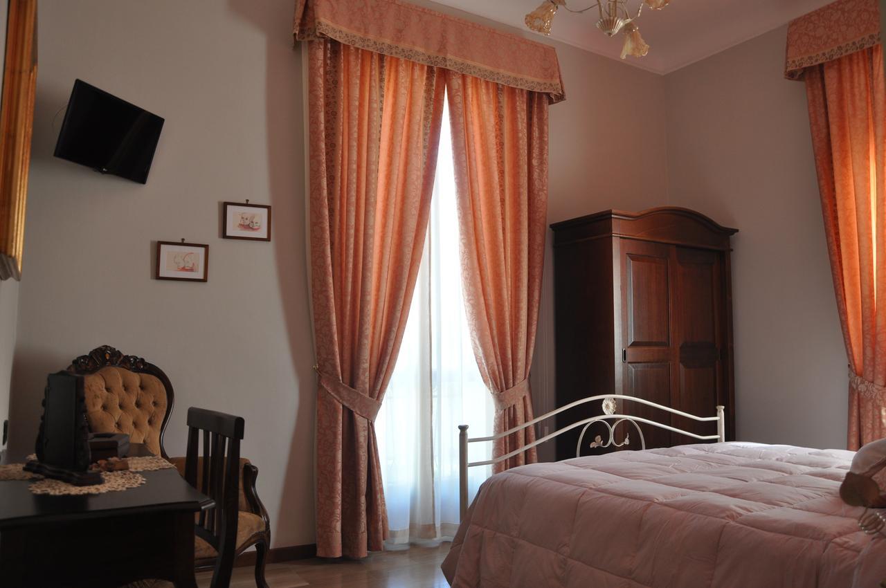 Villa Del Poeta 苏尔莫纳 外观 照片