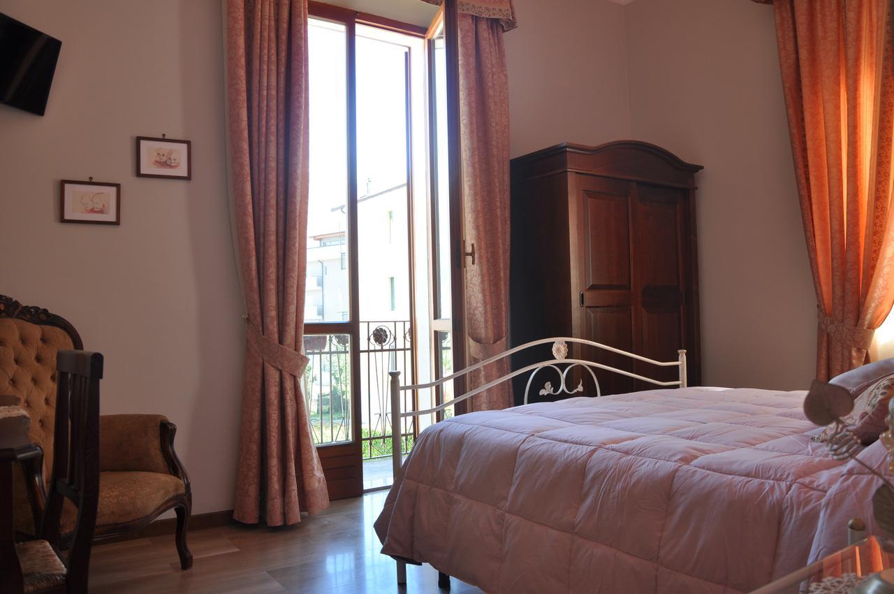 Villa Del Poeta 苏尔莫纳 外观 照片