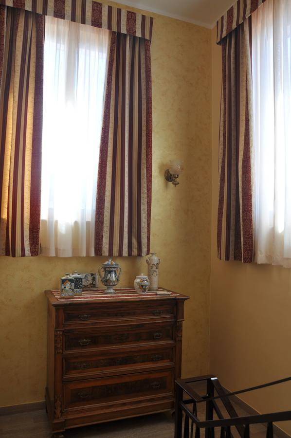Villa Del Poeta 苏尔莫纳 外观 照片