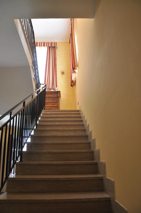 Villa Del Poeta 苏尔莫纳 外观 照片