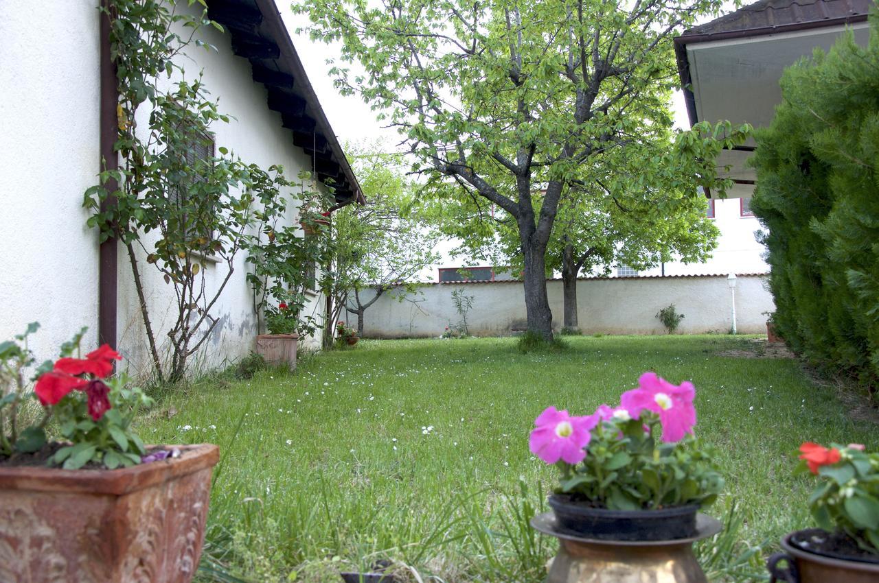 Villa Del Poeta 苏尔莫纳 外观 照片